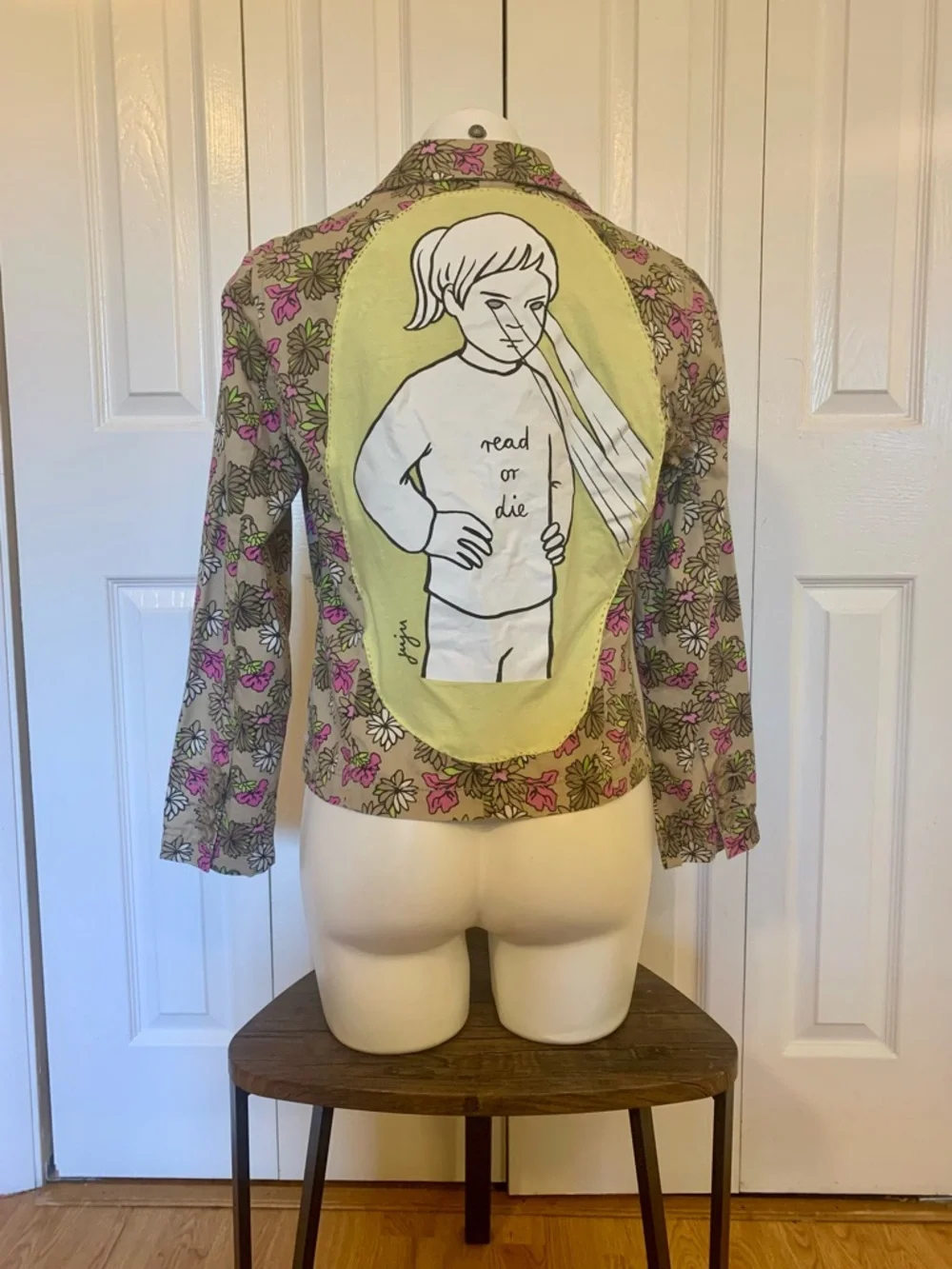 Liz Claiborne altered Floral Jean Jacket with Yellow Back Panel - Picture 8 of 12